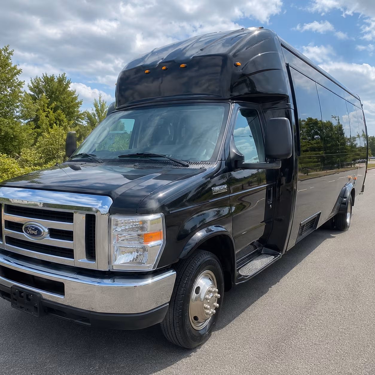 Cincinnati Birthday, Sweet 16, & Quinceañera Transportation party bus exterior