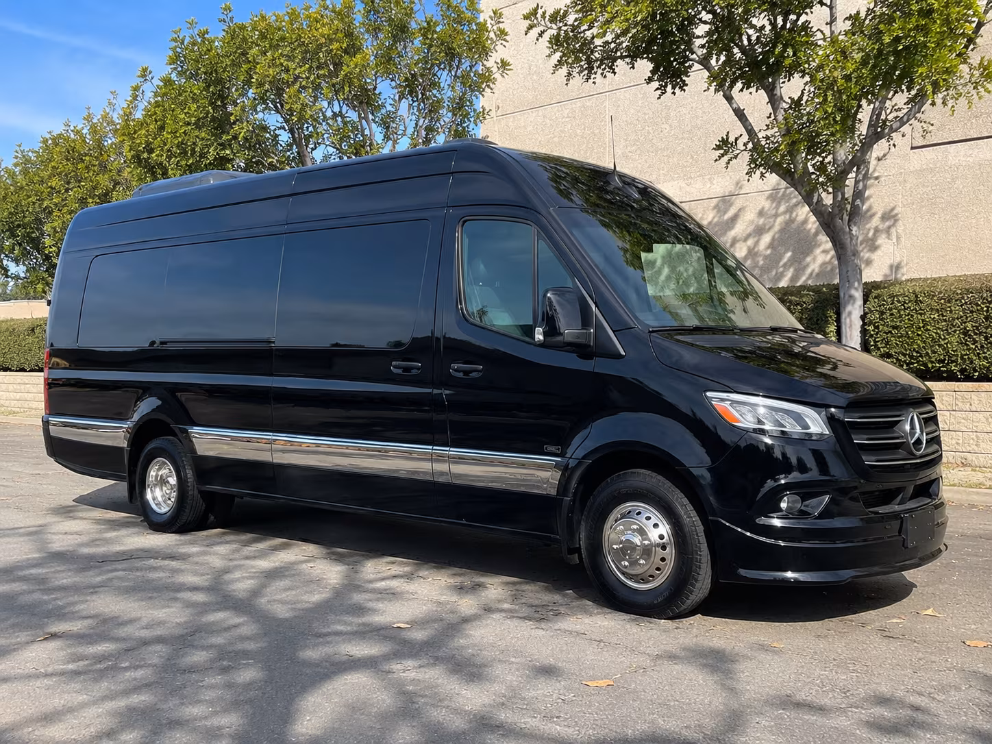 Cincinnati Birthday, Sweet 16, & Quinceañera Transportation party bus exterior
