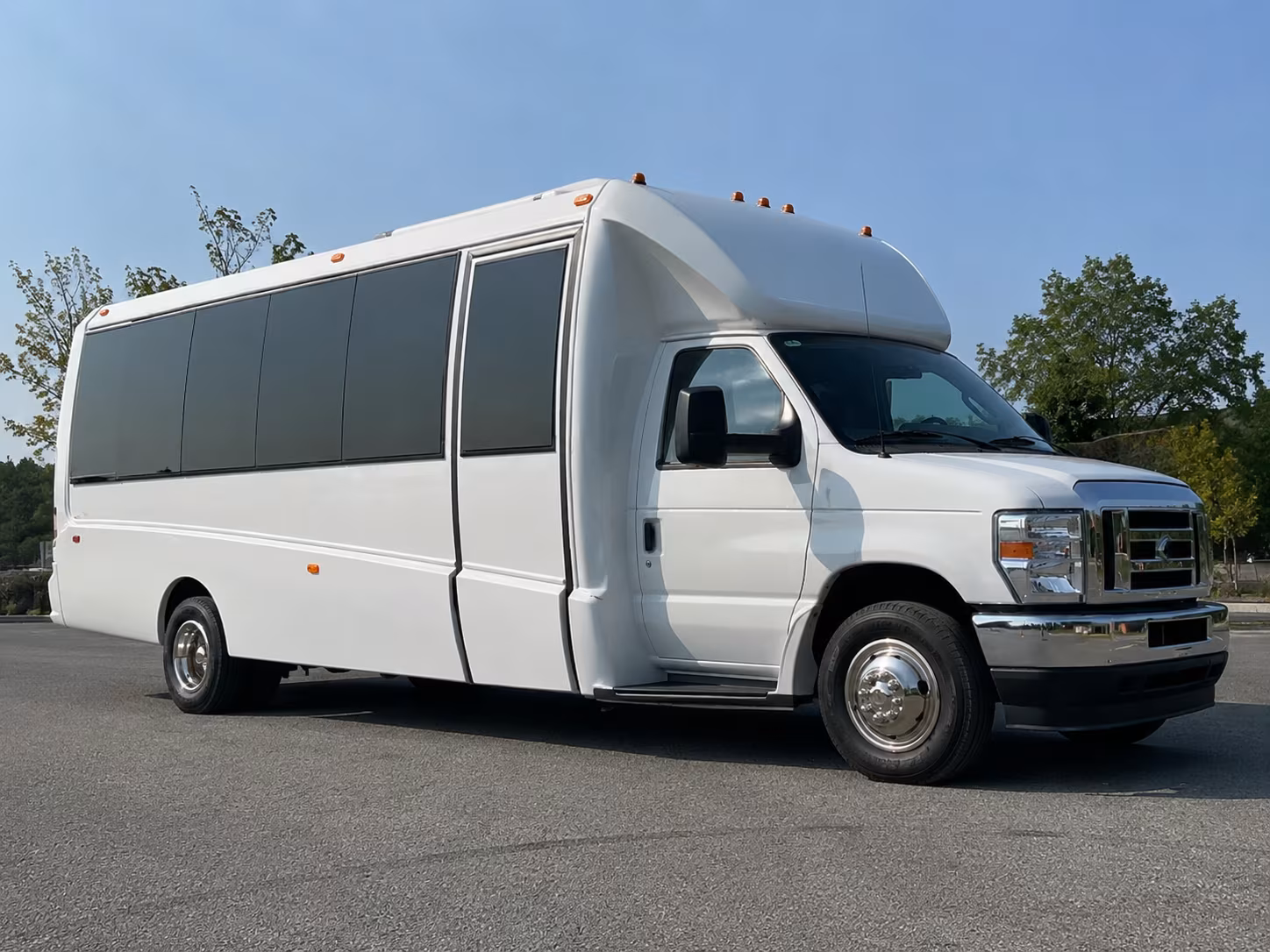 Cincinnati Birthday, Sweet 16, & Quinceañera Transportation party bus exterior