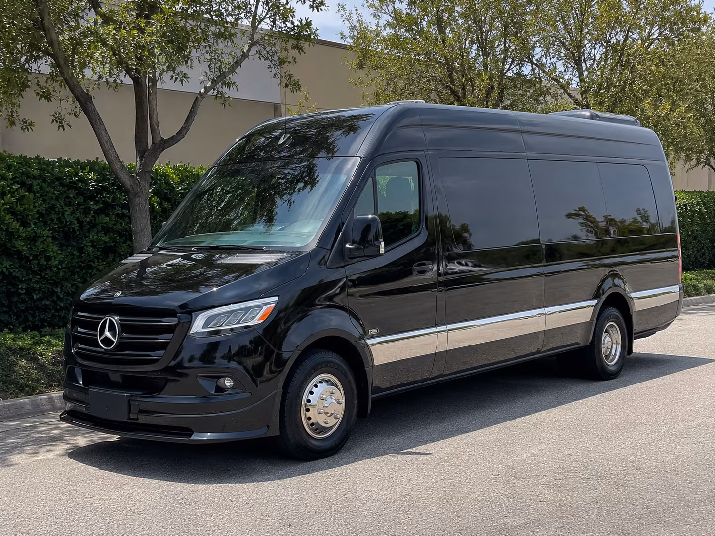 Cincinnati Corporate Transportation party bus exterior