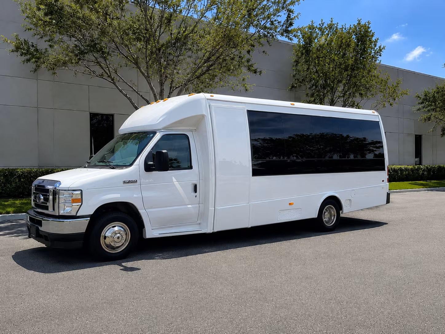 Cincinnati Corporate Transportation party bus exterior